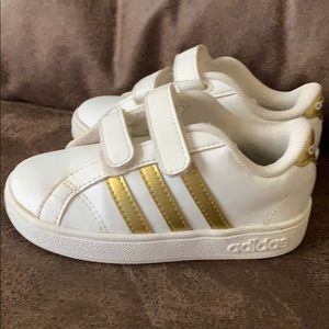 Adidas Sneakers